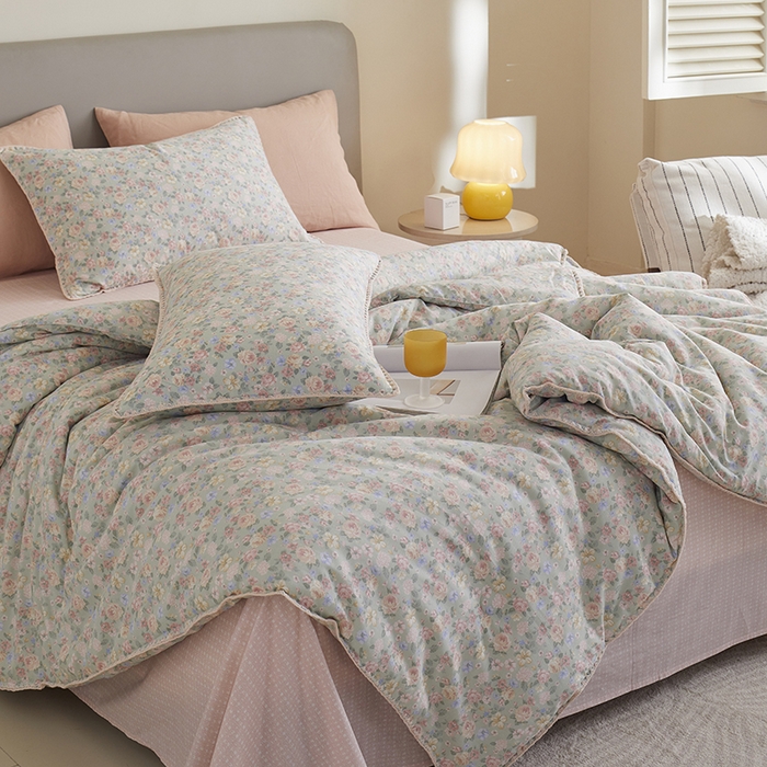 91家纺网 家纺一手货源 找家纺 暖阳 2025新款全棉A类里外贝壳三角针包边冬被被子被芯 柏林梦境绿