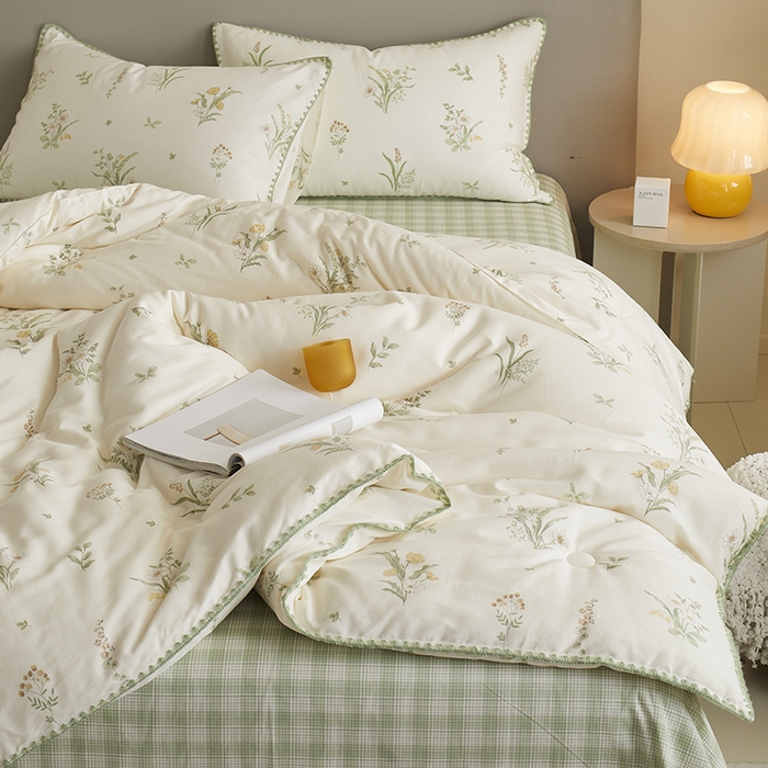 91家纺网 家纺一手货源 找家纺 暖阳 2025新款全棉A类里外贝壳三角针包边冬被被子被芯 花的温存