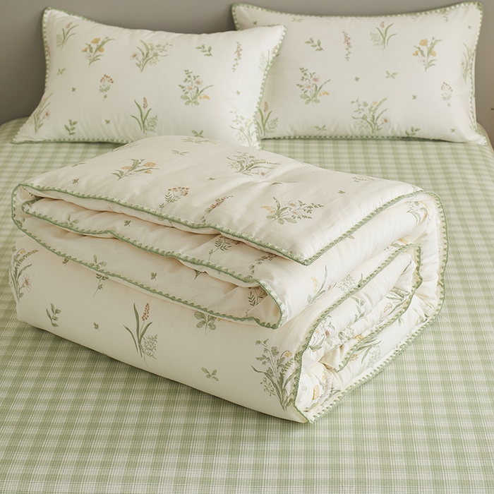 91家纺网 家纺一手货源 找家纺 暖阳 2025新款全棉A类里外贝壳三角针包边冬被被子被芯 花的温存