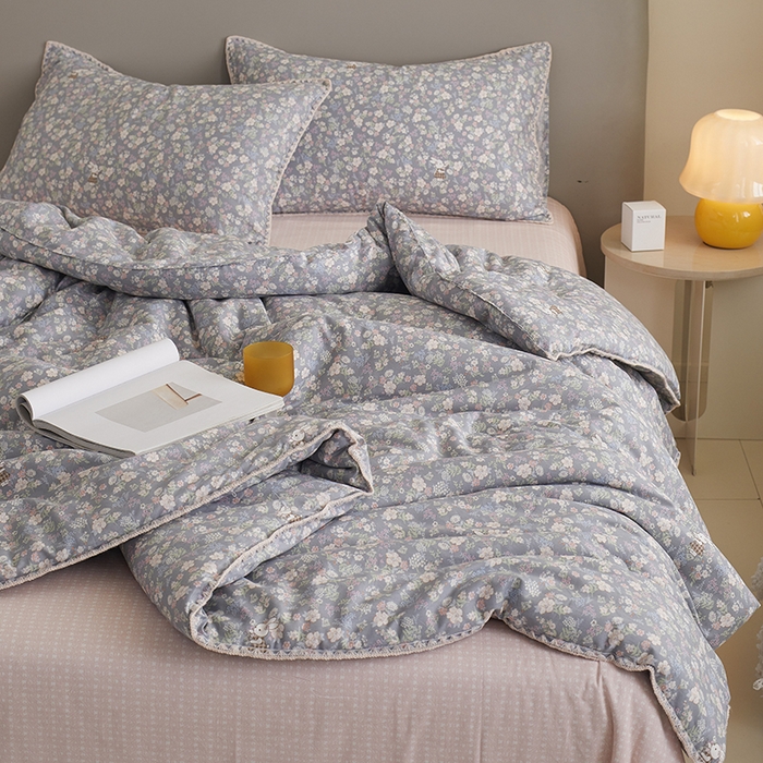 91家纺网 家纺一手货源 找家纺 暖阳 2025新款全棉A类里外贝壳三角针包边冬被被子被芯 银杉之梦