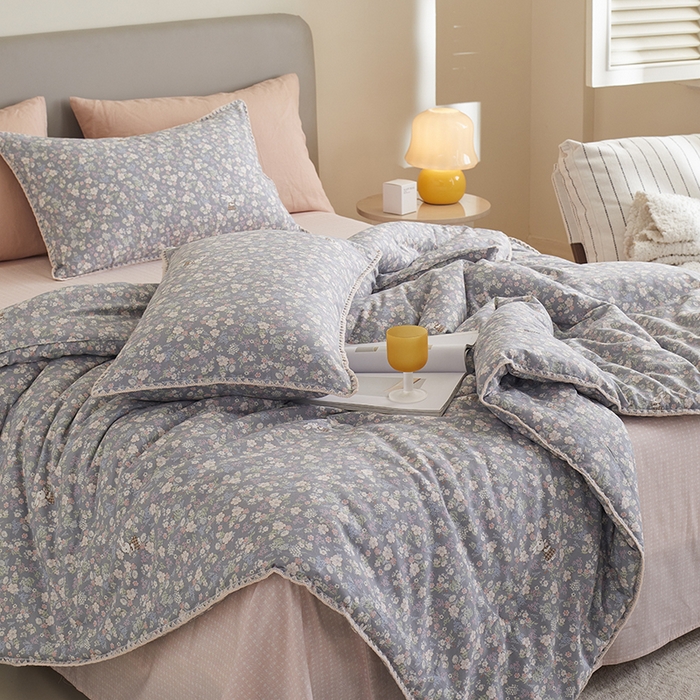 91家纺网 家纺一手货源 找家纺 暖阳 2025新款全棉A类里外贝壳三角针包边冬被被子被芯 银杉之梦