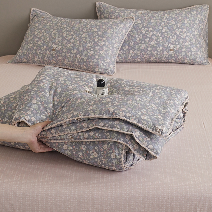 91家纺网 家纺一手货源 找家纺 暖阳 2025新款全棉A类里外贝壳三角针包边冬被被子被芯 银杉之梦