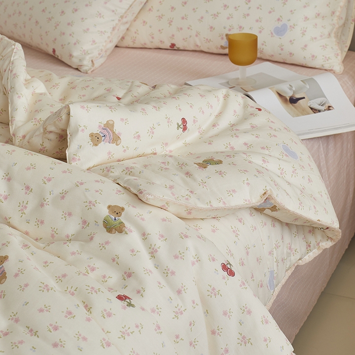 91家纺网 家纺一手货源 找家纺 暖阳 2025新款全棉A类里外贝壳三角针包边冬被被子被芯 小熊慕斯