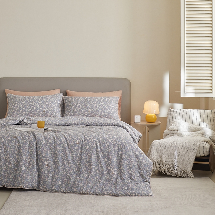 91家纺网 家纺一手货源 找家纺 暖阳 2025新款全棉A类里外贝壳三角针包边冬被被子被芯 银杉之梦