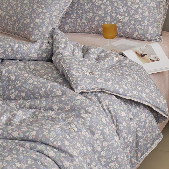 91家纺网 家纺一手货源 找家纺 暖阳 2025新款全棉A类里外贝壳三角针包边冬被被子被芯 银杉之梦