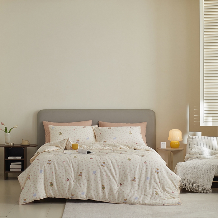 91家纺网 家纺一手货源 找家纺 暖阳 2025新款全棉A类里外贝壳三角针包边冬被被子被芯 小熊慕斯