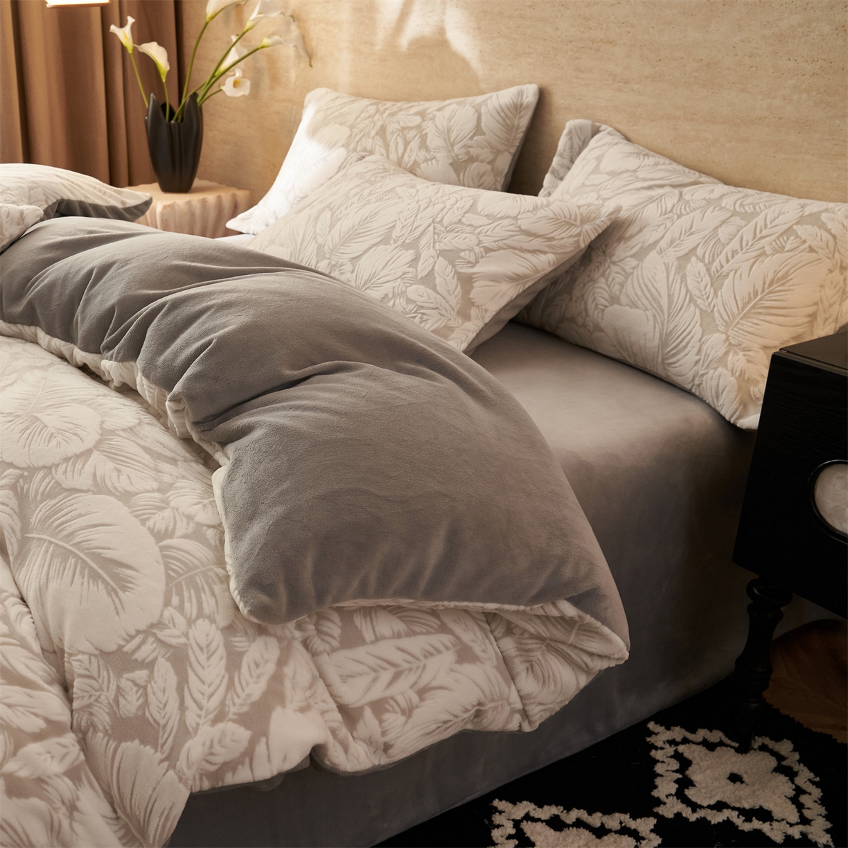 91家纺网 家纺一手货源 找家纺 金鹰 2025新款亲肤烂花牛奶绒四件套牛奶绒四件套 叶影