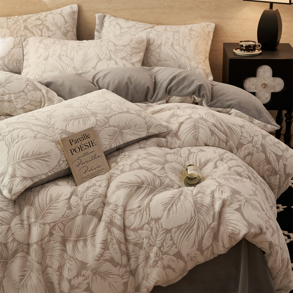 91家纺网 家纺一手货源 找家纺 金鹰 2025新款亲肤烂花牛奶绒四件套牛奶绒四件套 叶影