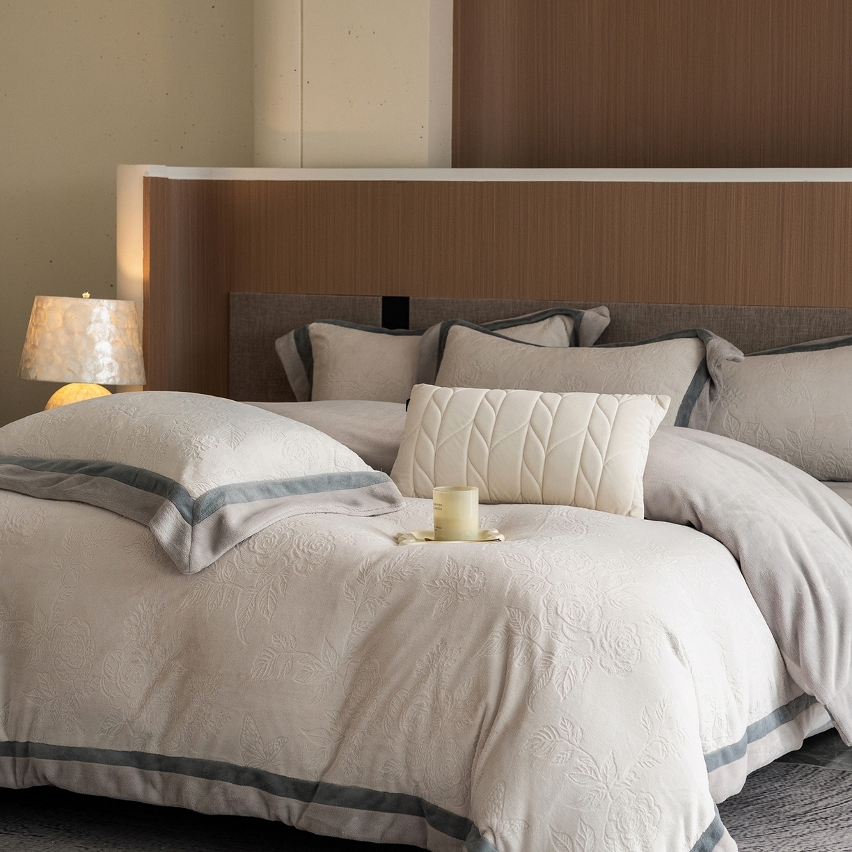 91家纺网 家纺一手货源 找家纺 蓝梦 2025新款亲肤舒适牛奶绒四件套-繁花系列 繁花-珍珠白