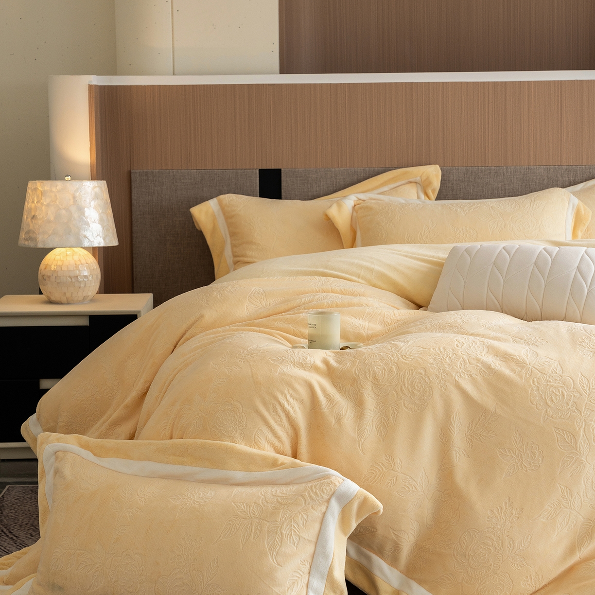 91家纺网 家纺一手货源 找家纺 蓝梦 2025新款亲肤舒适牛奶绒四件套-繁花系列 繁花-鹅黄