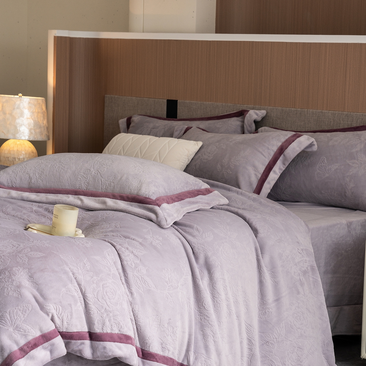 91家纺网 家纺一手货源 找家纺 蓝梦 2025新款亲肤舒适牛奶绒四件套-繁花系列 繁花-浅紫