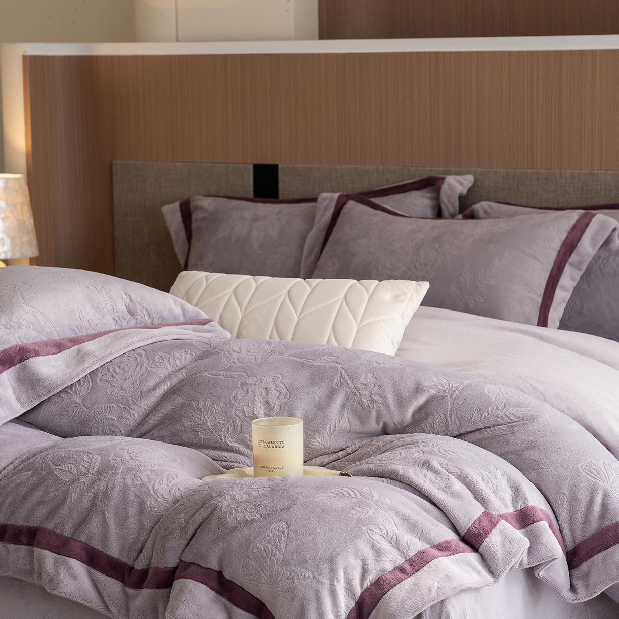 91家纺网 家纺一手货源 找家纺 蓝梦 2025新款亲肤舒适牛奶绒四件套-繁花系列 繁花-浅紫