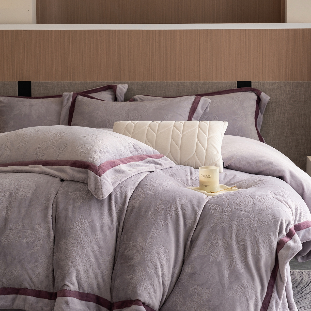 91家纺网 家纺一手货源 找家纺 蓝梦 2025新款亲肤舒适牛奶绒四件套-繁花系列 繁花-浅紫