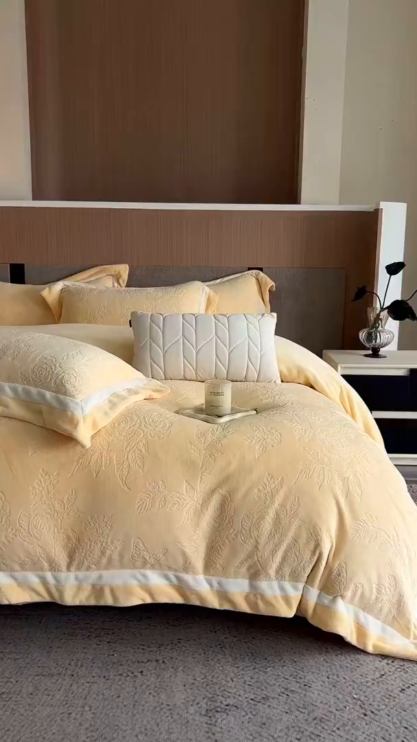 91家纺网 家纺一手货源 找家纺 蓝梦 2025新款亲肤舒适牛奶绒四件套-繁花系列 繁花-鹅黄