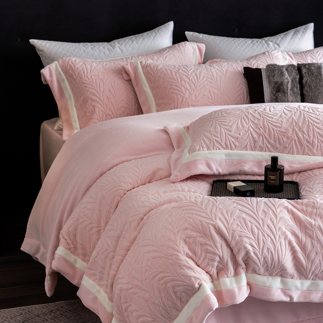 91家纺网 家纺一手货源 找家纺 （总）蓝梦 2025新款亲肤舒适牛奶绒四件套-榈叶系列