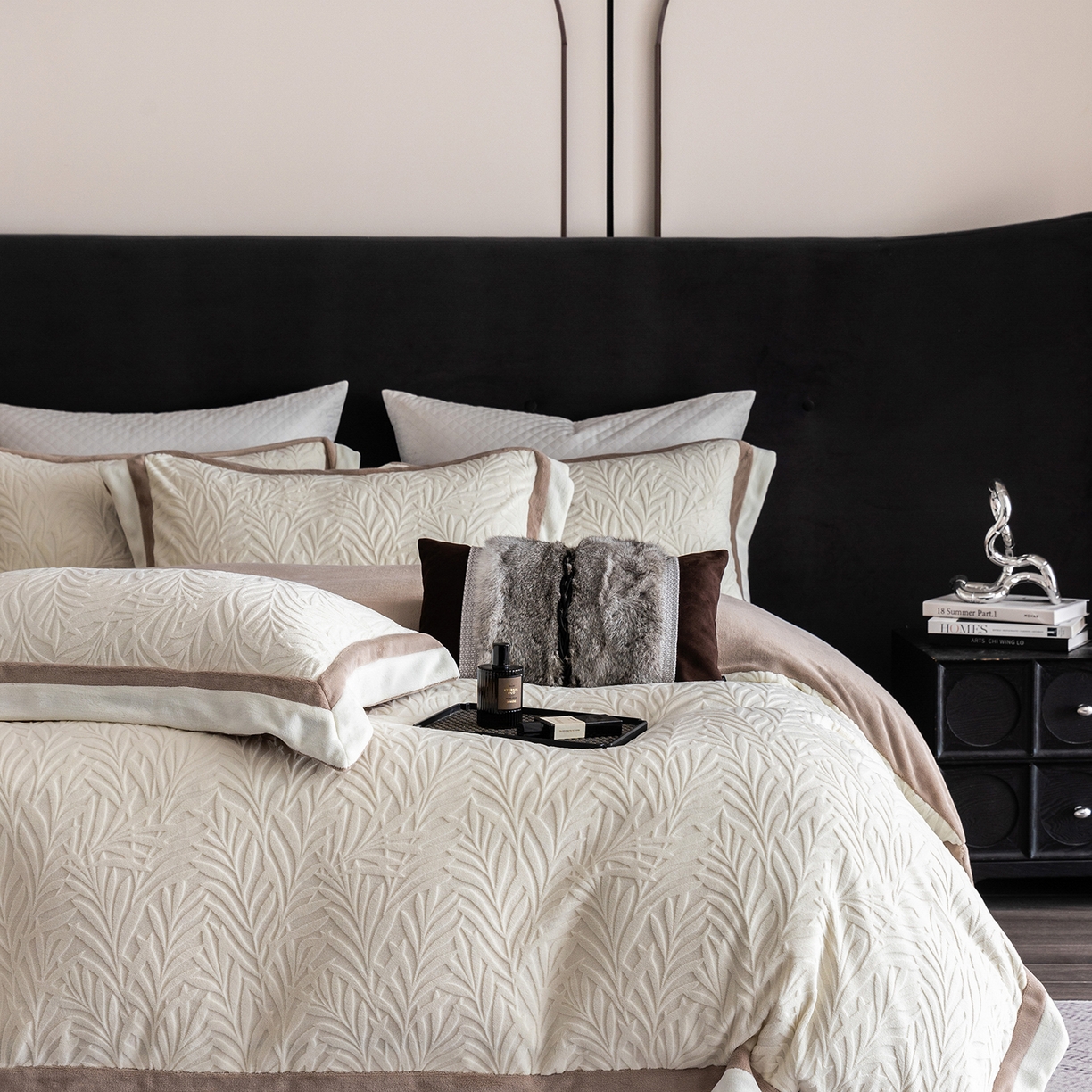 91家纺网 家纺一手货源 找家纺 蓝梦 2025新款亲肤舒适牛奶绒四件套-榈叶系列 榈叶-米月白