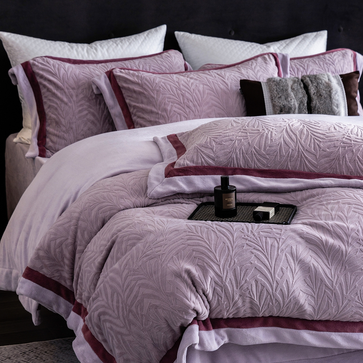 91家纺网 家纺一手货源 找家纺 蓝梦 2025新款亲肤舒适牛奶绒四件套-榈叶系列 榈叶-香芋紫