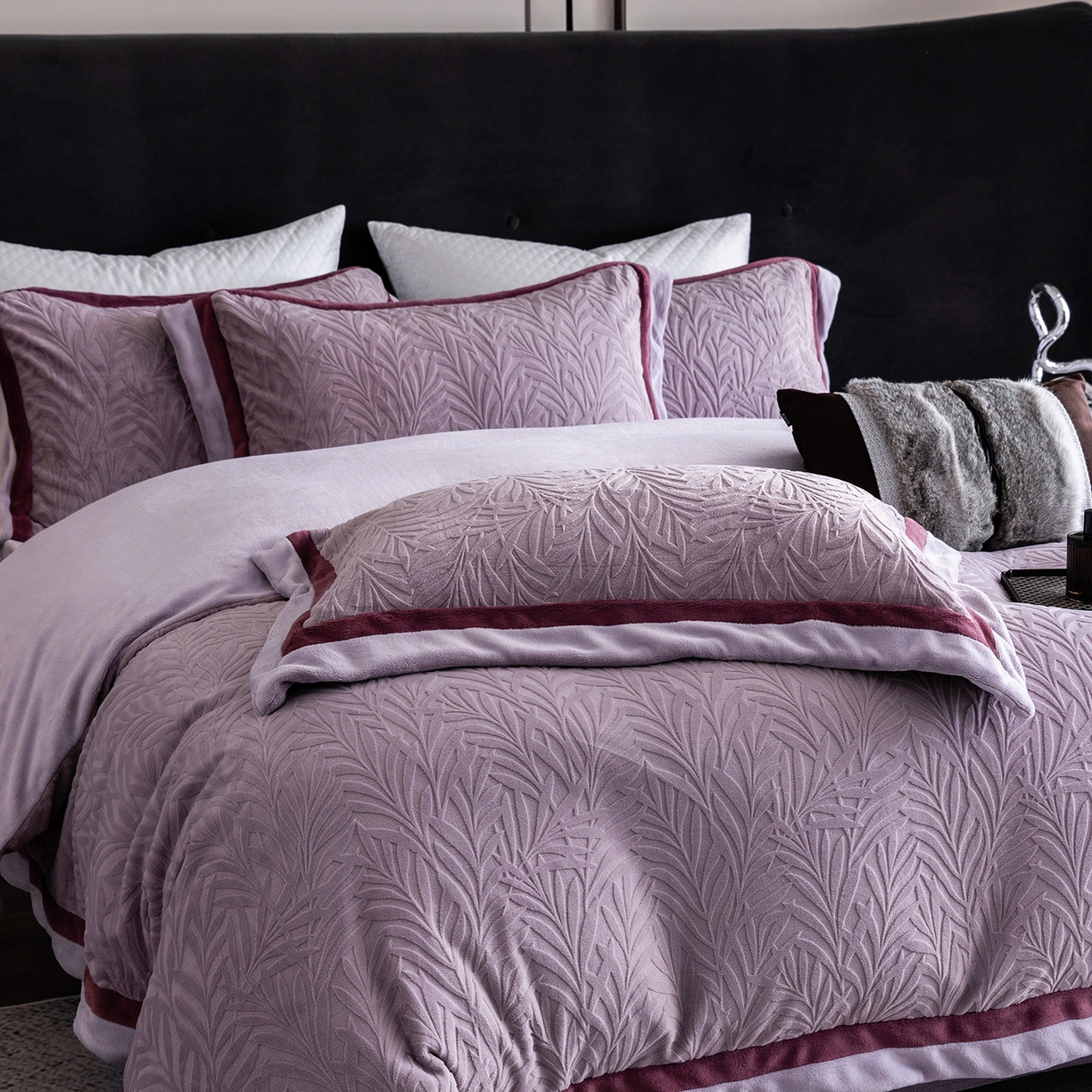 91家纺网 家纺一手货源 找家纺 蓝梦 2025新款亲肤舒适牛奶绒四件套-榈叶系列 榈叶-香芋紫