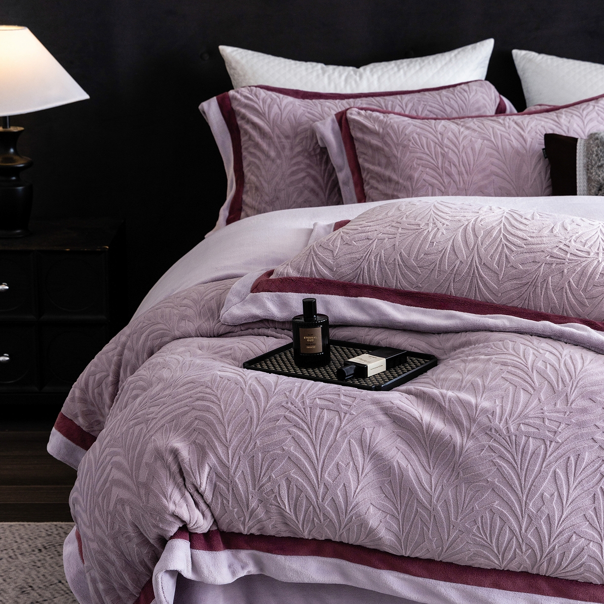 91家纺网 家纺一手货源 找家纺 蓝梦 2025新款亲肤舒适牛奶绒四件套-榈叶系列 榈叶-香芋紫