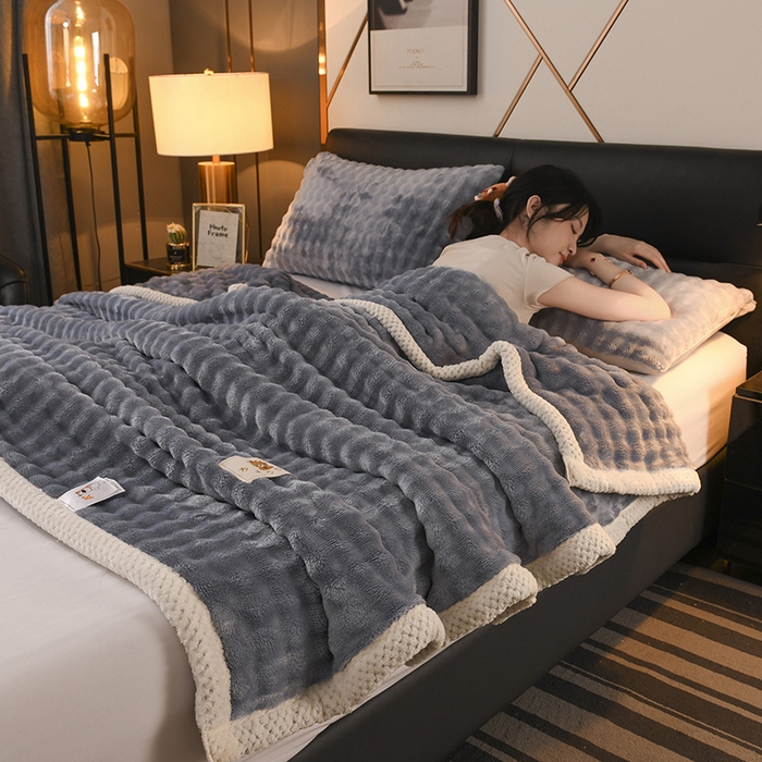 91家纺网 家纺一手货源 找家纺 （总）爱彼家纺 2025秋冬新款玉兔云绒毛毯毯子午睡毯玉兔云绒-系列二