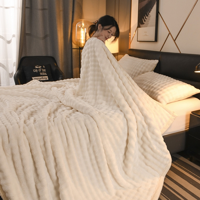 91家纺网 家纺一手货源 找家纺 爱彼家纺 2025秋冬新款玉兔云绒毛毯毯子午睡毯玉兔云绒-系列二 【简梦】-米白