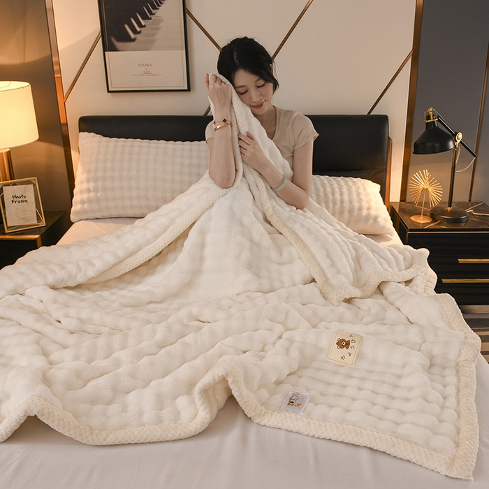 91家纺网 家纺一手货源 找家纺 爱彼家纺 2025秋冬新款玉兔云绒毛毯毯子午睡毯玉兔云绒-系列二 【简梦】-米白