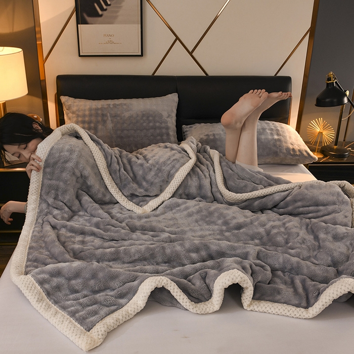 91家纺网 家纺一手货源 找家纺 爱彼家纺 2025秋冬新款玉兔云绒毛毯毯子午睡毯玉兔云绒-系列二 【简梦】-浅灰