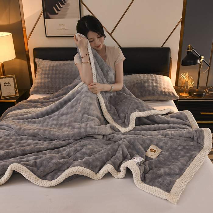 91家纺网 家纺一手货源 找家纺 爱彼家纺 2025秋冬新款玉兔云绒毛毯毯子午睡毯玉兔云绒-系列二 【简梦】-浅灰