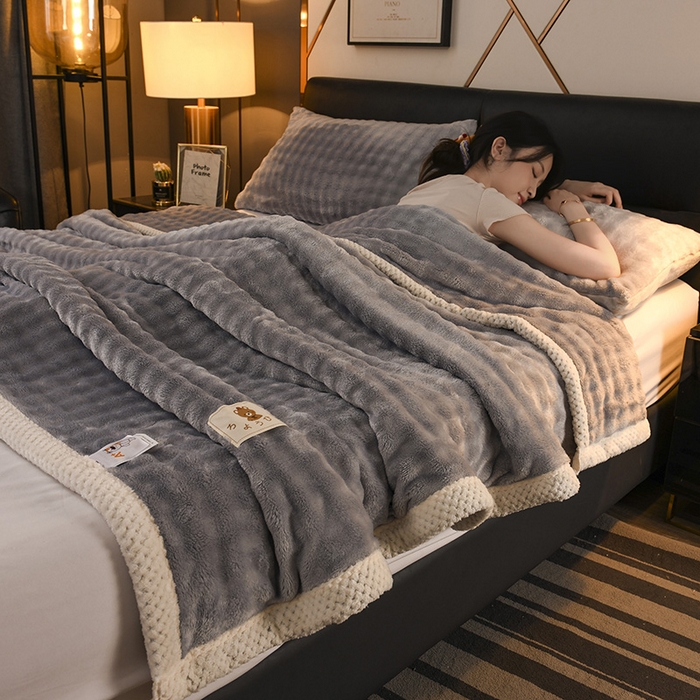 91家纺网 家纺一手货源 找家纺 爱彼家纺 2025秋冬新款玉兔云绒毛毯毯子午睡毯玉兔云绒-系列二 【简梦】-浅灰