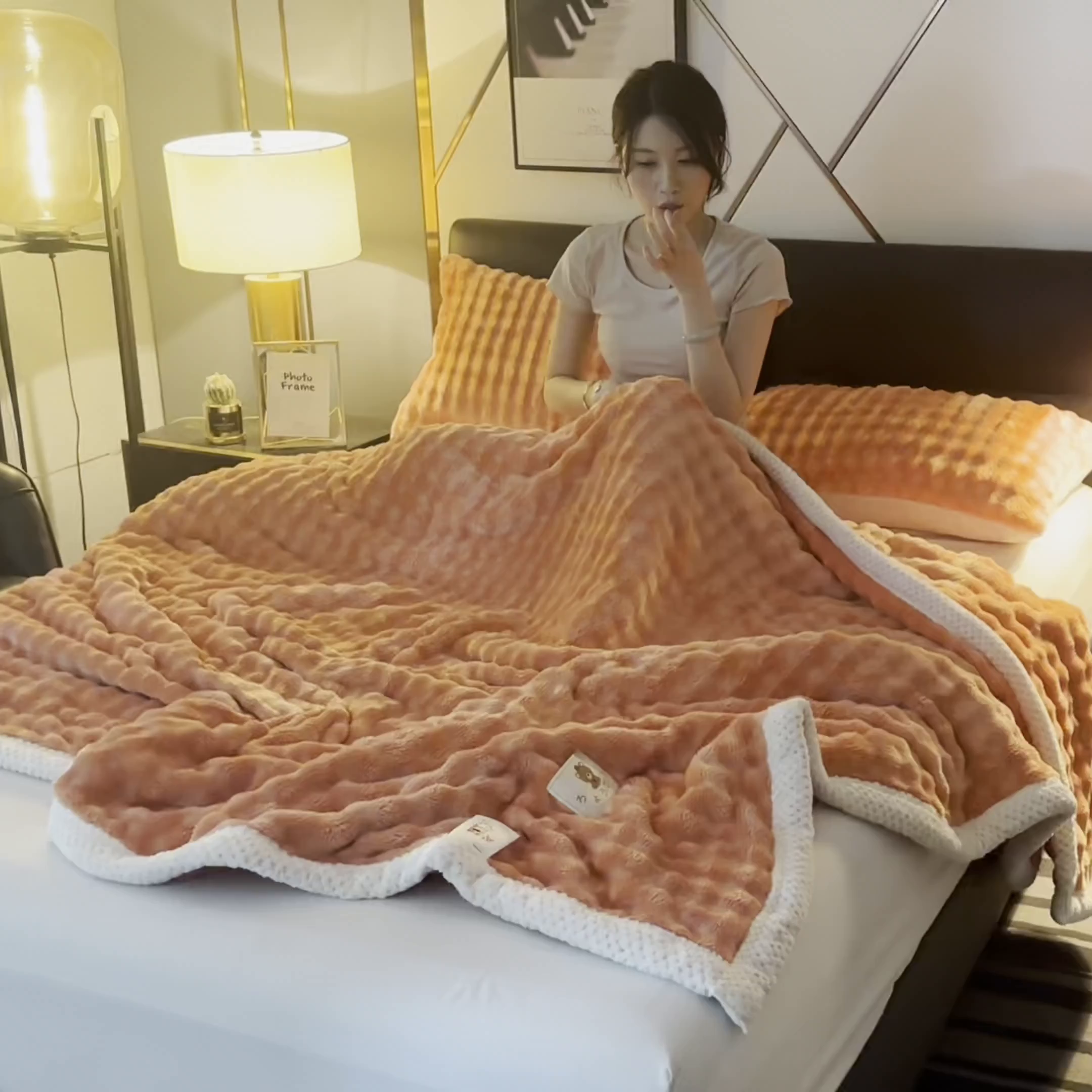 91家纺网 家纺一手货源 找家纺 爱彼家纺 2025秋冬新款玉兔云绒毛毯毯子午睡毯玉兔云绒-系列二 【简梦】-赤橙