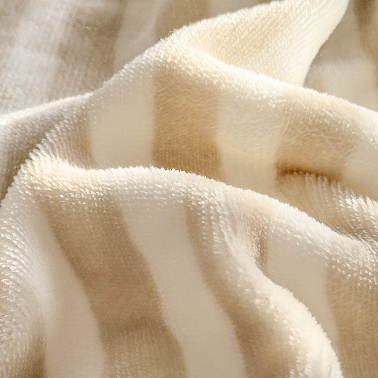 91家纺网 家纺一手货源 找家纺 乐美家纺 2025新款A类高克重牛奶绒毛巾绣床笠三件套 森林世界