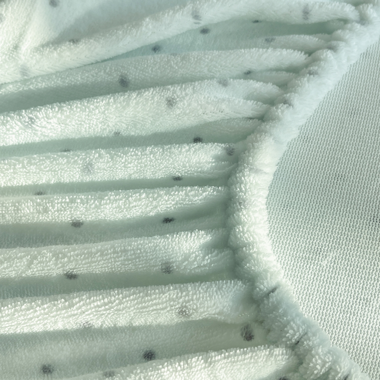 91家纺网 家纺一手货源 找家纺 乐美家纺 2025新款A类高克重牛奶绒毛巾绣床笠三件套 萌趣西高地