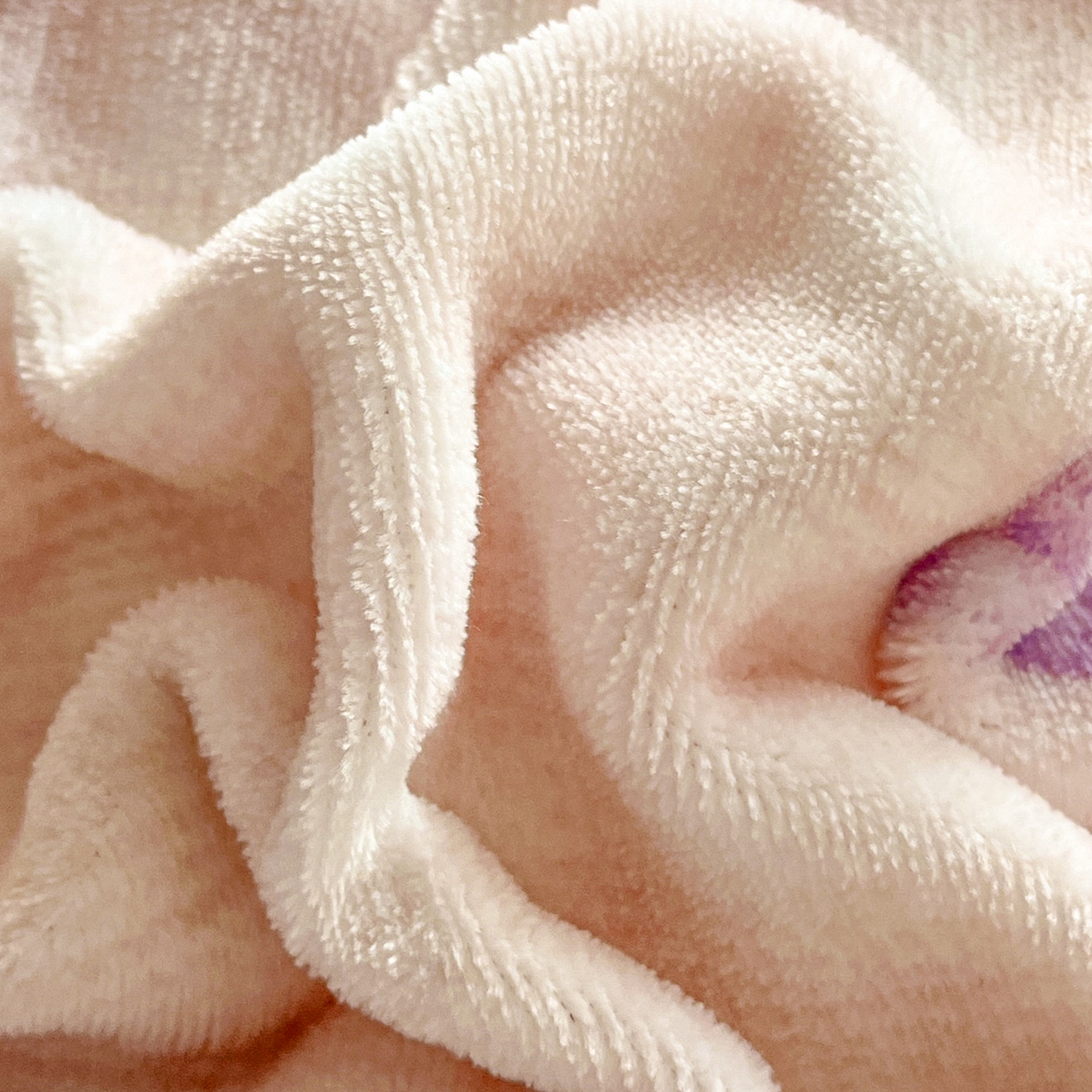 91家纺网 家纺一手货源 找家纺 乐美家纺 2025新款A类高克重牛奶绒毛巾绣床笠三件套 水果时光