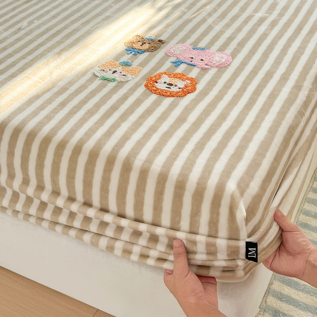 91家纺网 家纺一手货源 找家纺 乐美家纺 2025新款A类高克重牛奶绒毛巾绣床笠三件套 森林世界