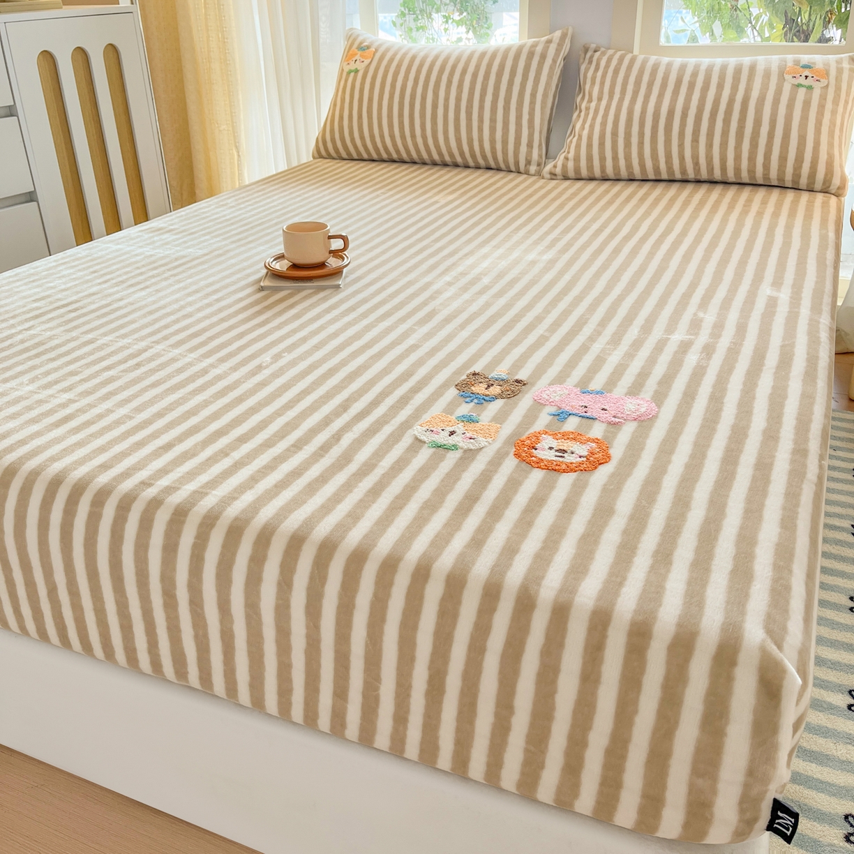 91家纺网 家纺一手货源 找家纺 乐美家纺 2025新款A类高克重牛奶绒毛巾绣床笠三件套 森林世界