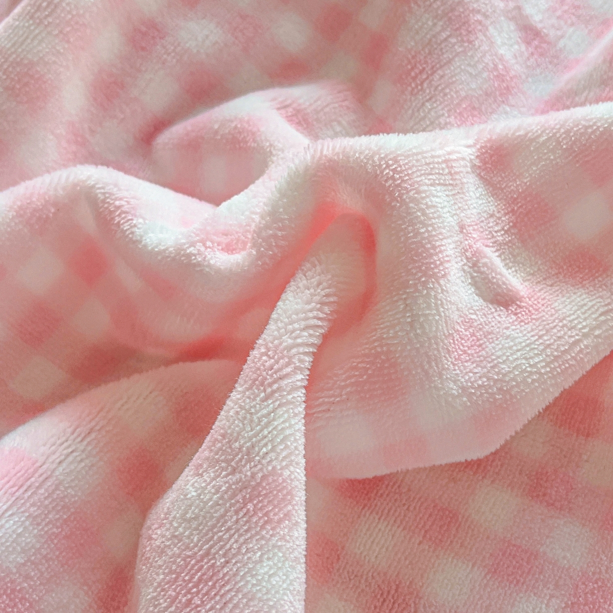 91家纺网 家纺一手货源 找家纺 乐美家纺 2025新款A类高克重牛奶绒毛巾绣床笠三件套 云朵比熊