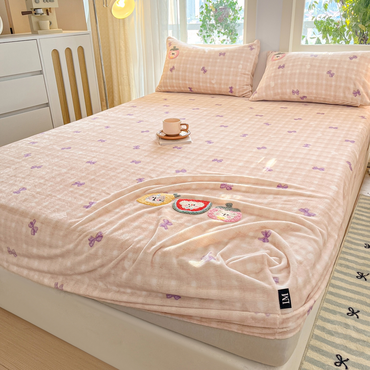 91家纺网 家纺一手货源 找家纺 乐美家纺 2025新款A类高克重牛奶绒毛巾绣床笠三件套 水果时光