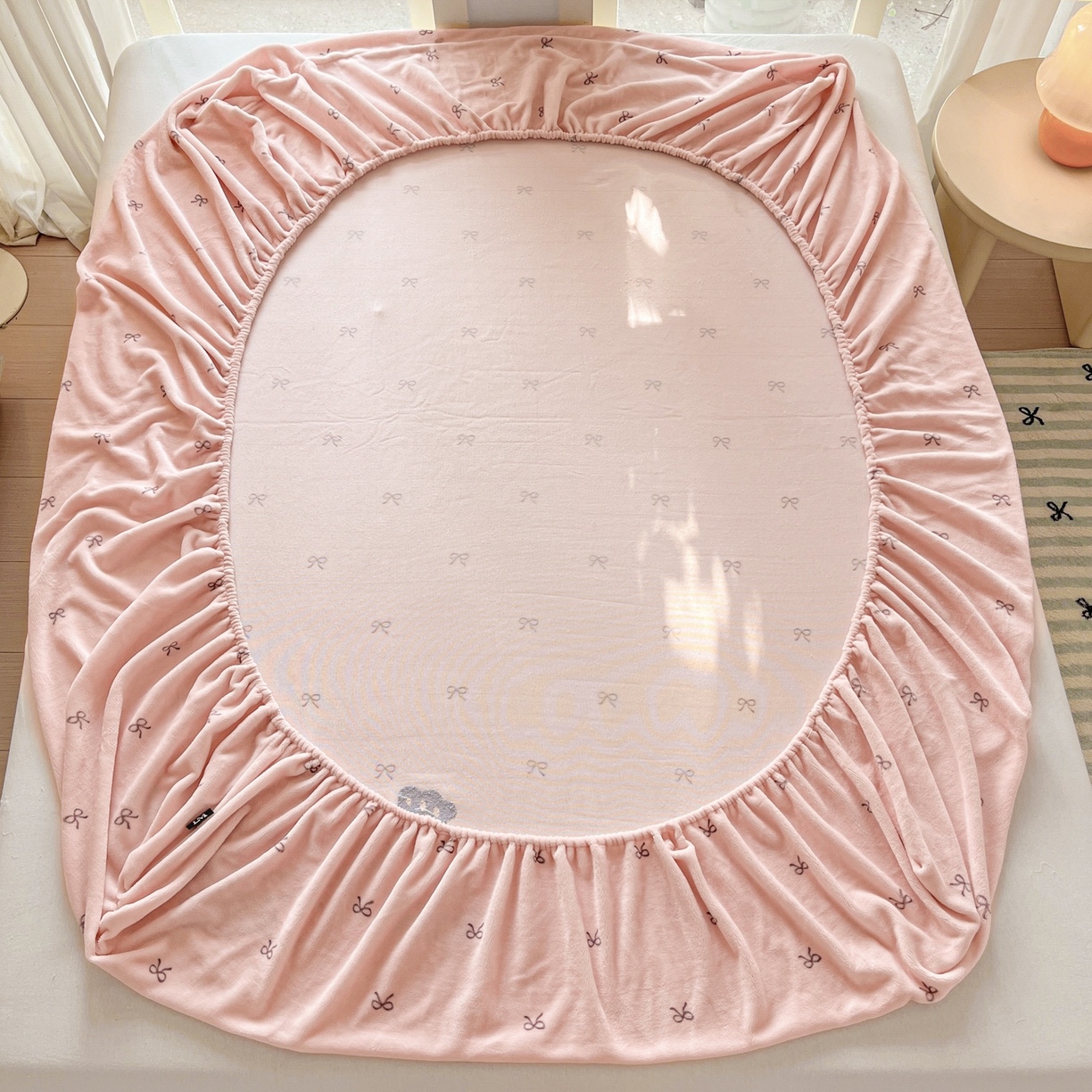 91家纺网 家纺一手货源 找家纺 乐美家纺 2025新款A类高克重牛奶绒毛巾绣床笠三件套 欢乐兔