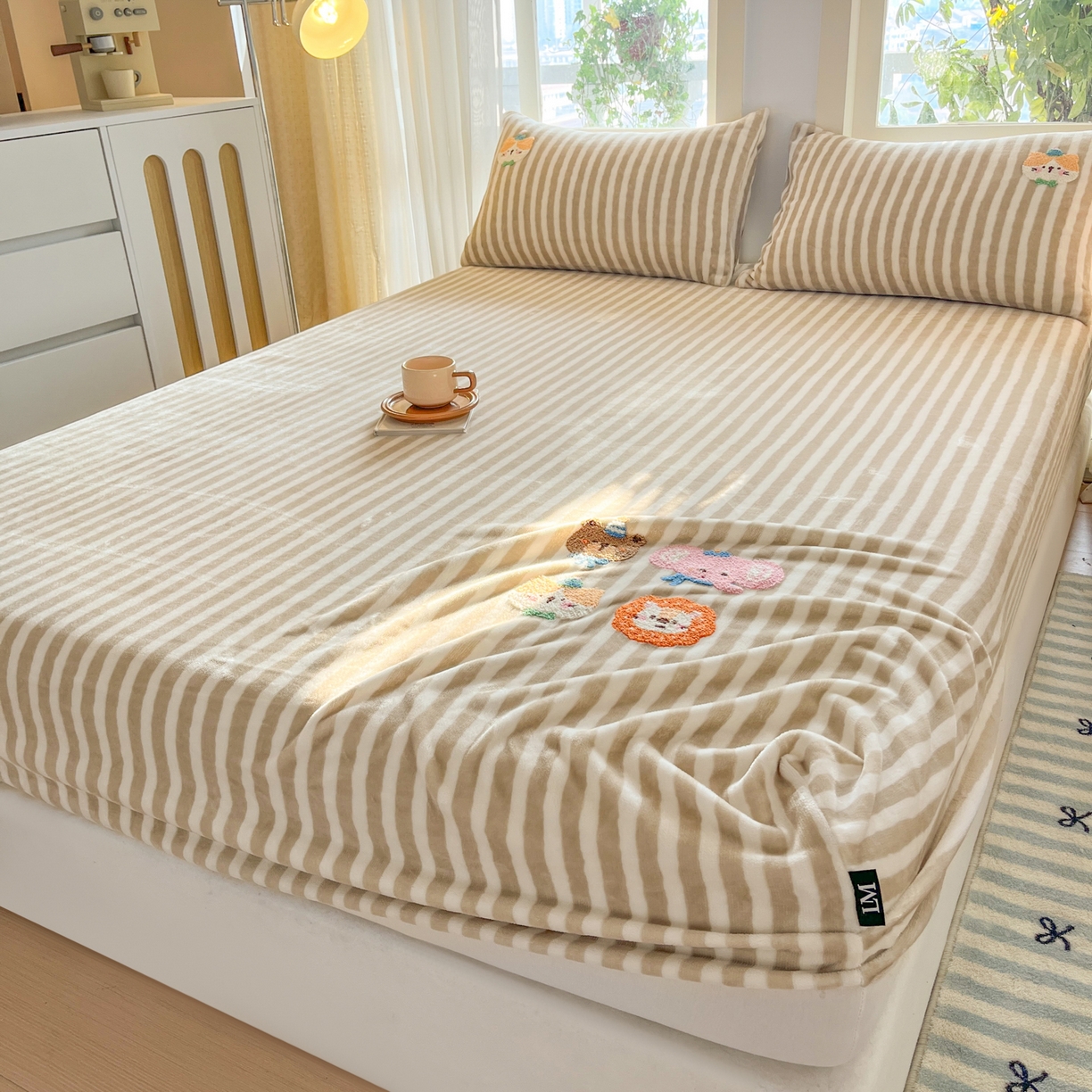 91家纺网 家纺一手货源 找家纺 乐美家纺 2025新款A类高克重牛奶绒毛巾绣床笠三件套 森林世界