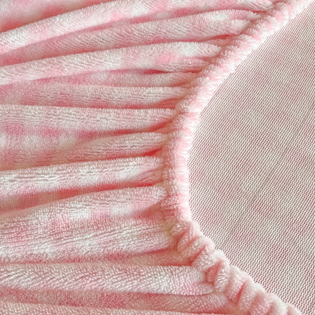 91家纺网 家纺一手货源 找家纺 乐美家纺 2025新款A类高克重牛奶绒毛巾绣床笠三件套 云朵比熊