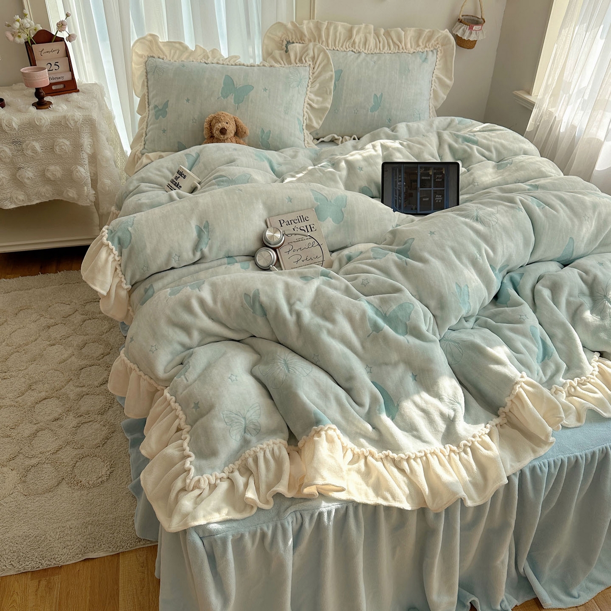 91家纺网 家纺一手货源 找家纺 轻奢坊 2025新款牛奶绒5D烂花韩版法式花边四件套-蝶梦 蝶梦蓝