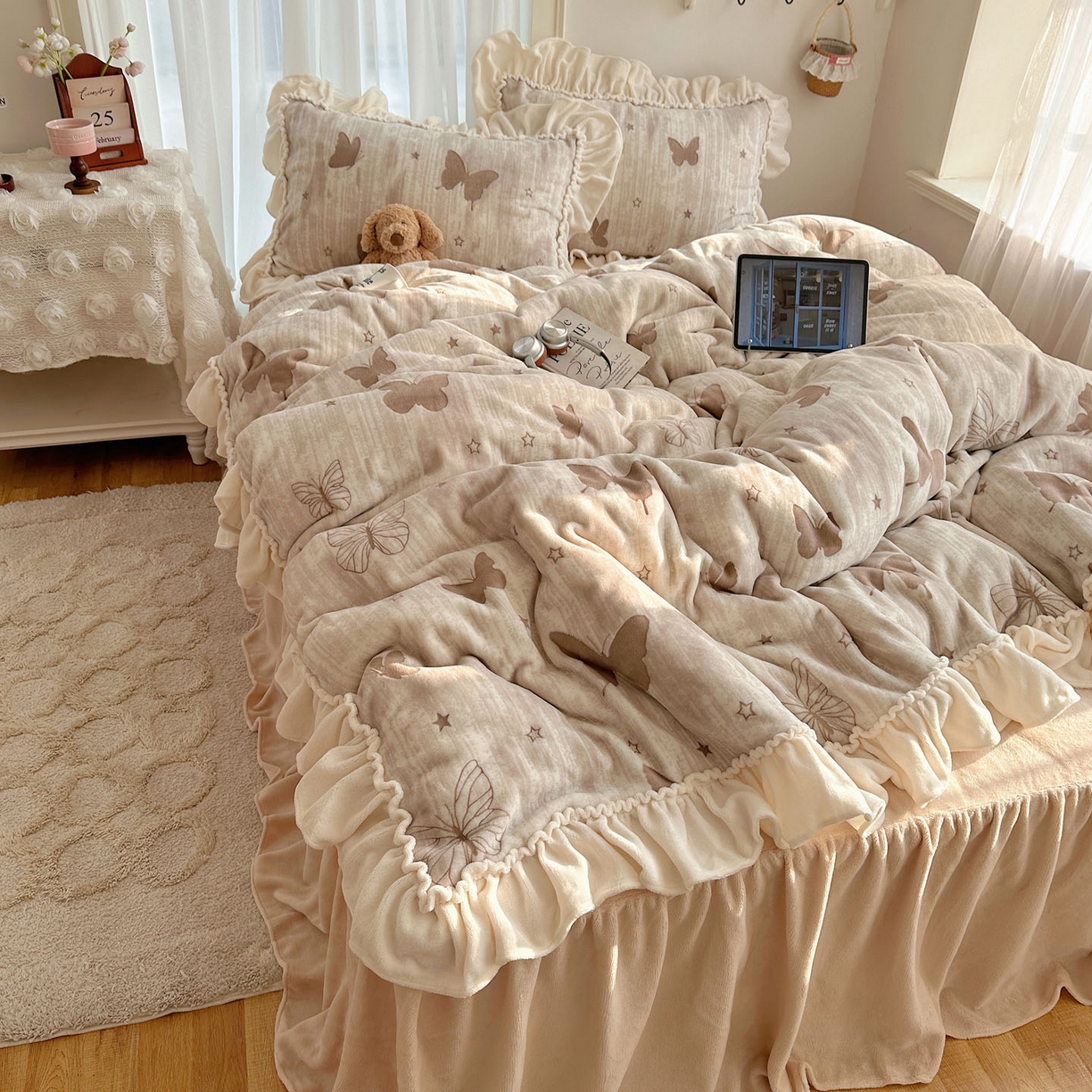 91家纺网 家纺一手货源 找家纺 （总）轻奢坊 2025新款牛奶绒5D烂花韩版法式花边四件套-蝶梦