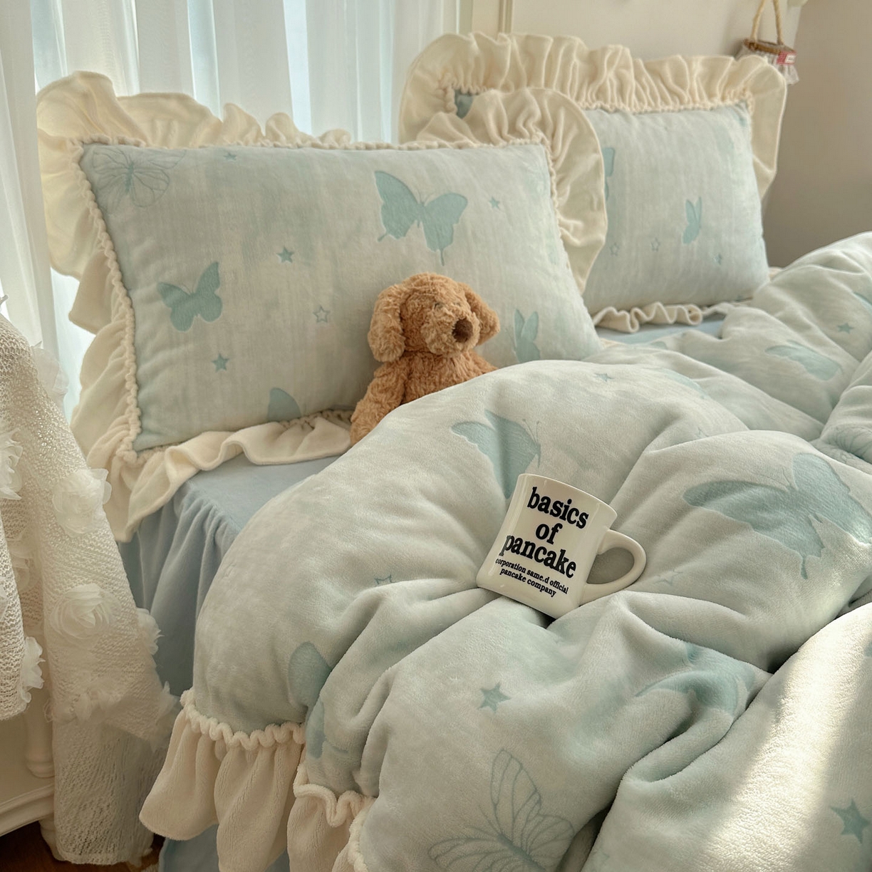 91家纺网 家纺一手货源 找家纺 轻奢坊 2025新款牛奶绒5D烂花韩版法式花边四件套-蝶梦 蝶梦蓝