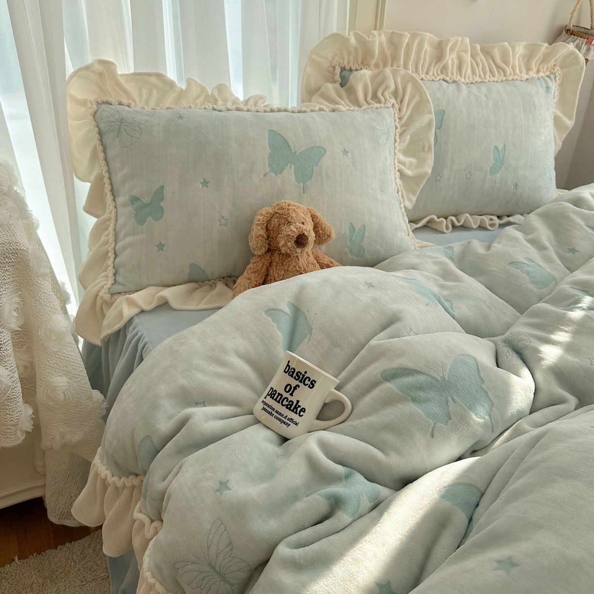 91家纺网 家纺一手货源 找家纺 轻奢坊 2025新款牛奶绒5D烂花韩版法式花边四件套-蝶梦 蝶梦蓝