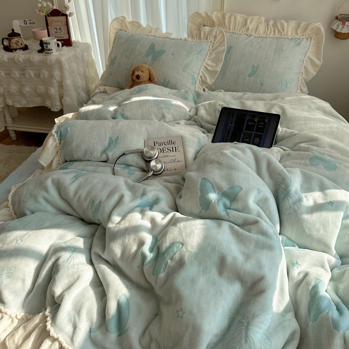 91家纺网 家纺一手货源 找家纺 轻奢坊 2025新款牛奶绒5D烂花韩版法式花边四件套-蝶梦 蝶梦蓝