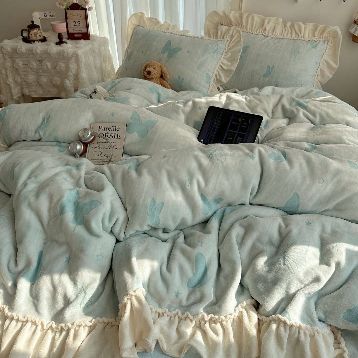 91家纺网 家纺一手货源 找家纺 轻奢坊 2025新款牛奶绒5D烂花韩版法式花边四件套-蝶梦 蝶梦蓝