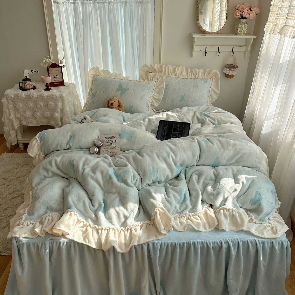 91家纺网 家纺一手货源 找家纺 轻奢坊 2025新款牛奶绒5D烂花韩版法式花边四件套-蝶梦 蝶梦蓝