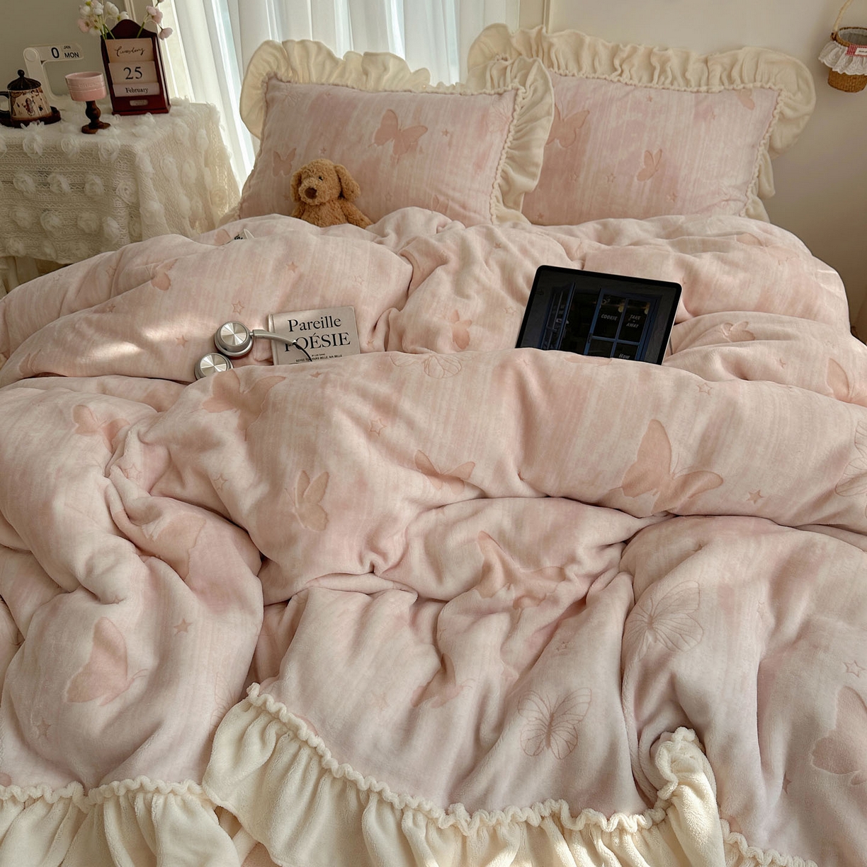 91家纺网 家纺一手货源 找家纺 轻奢坊 2025新款牛奶绒5D烂花韩版法式花边四件套-蝶梦 蝶梦粉