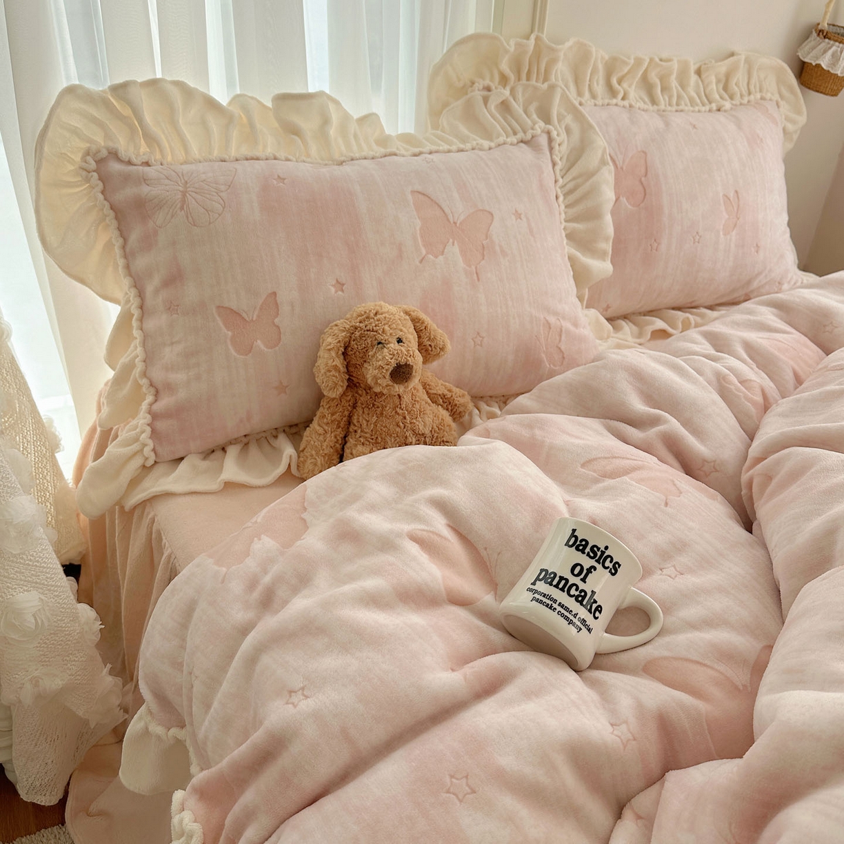 91家纺网 家纺一手货源 找家纺 轻奢坊 2025新款牛奶绒5D烂花韩版法式花边四件套-蝶梦 蝶梦粉