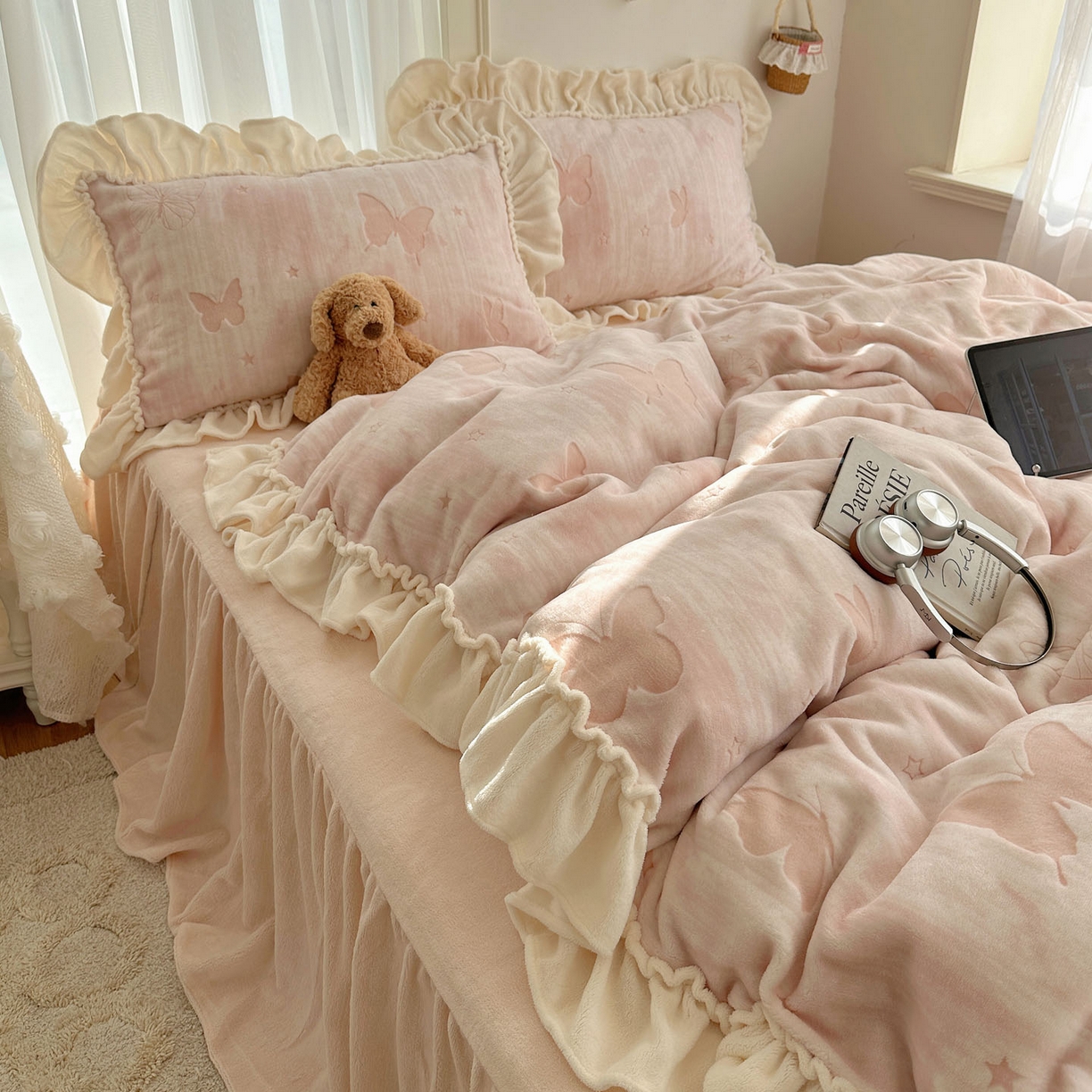 91家纺网 家纺一手货源 找家纺 轻奢坊 2025新款牛奶绒5D烂花韩版法式花边四件套-蝶梦 蝶梦粉